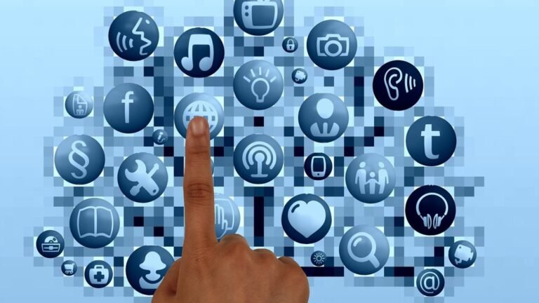 A flowchart diagram illustrating how a social media algorithm processes a post through signals like user interest, post popularity, and relationship to the viewer before ranking it in the feed.