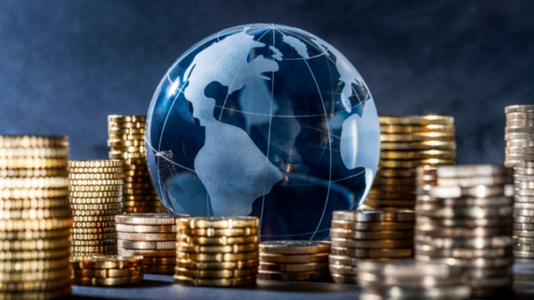 Illustration showing two arrows pulling a globe in opposite directions, labeled "Geopolitical Fragmentation" and "Technological Resilience"